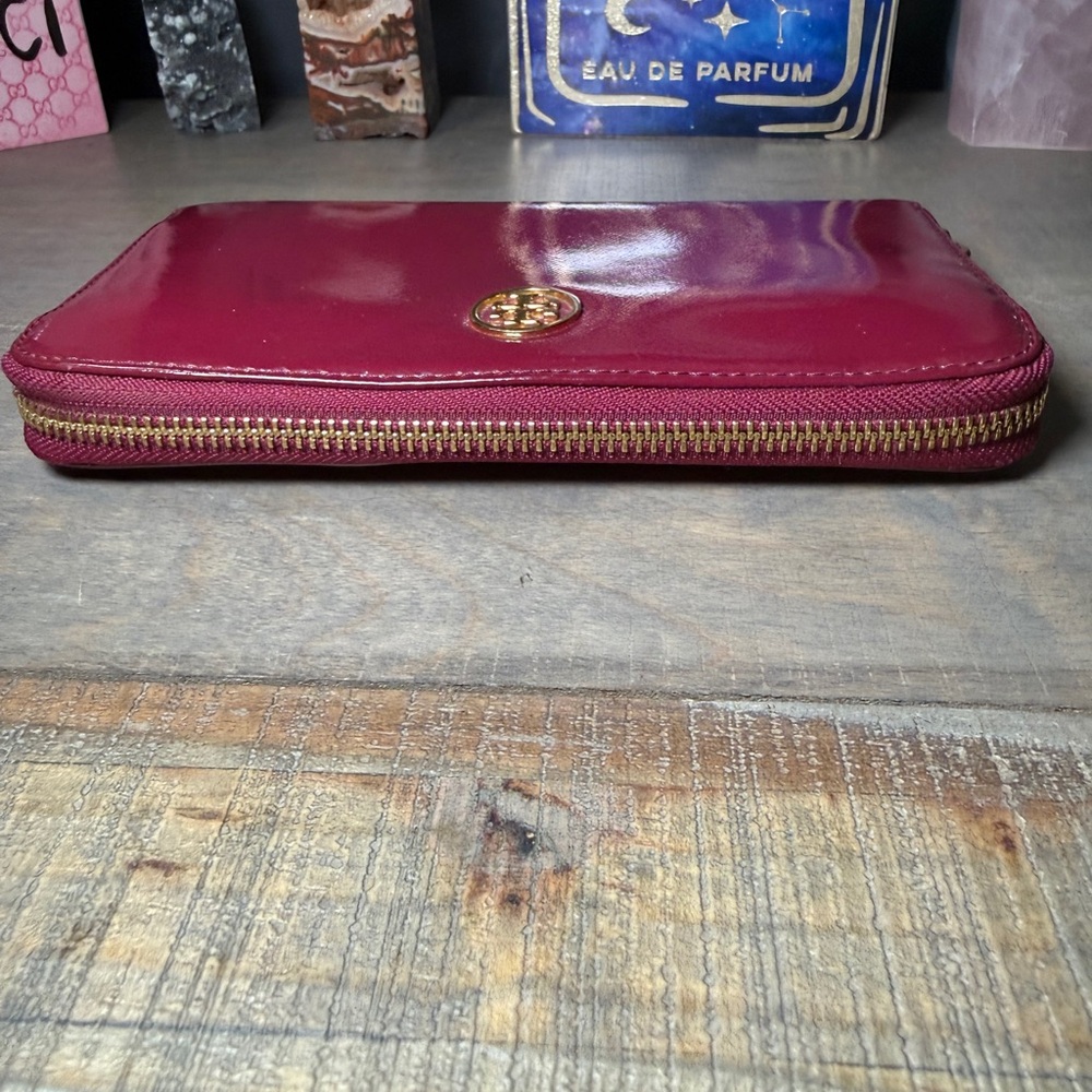 Tory Burch Hot Pink Patent Logo Zip Wallet with Gold Emblem - Picture 13 of 14